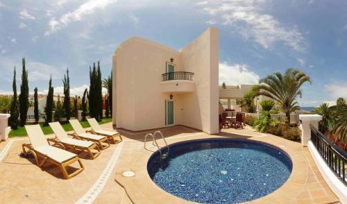 Aparthotel Flamingo Suites
