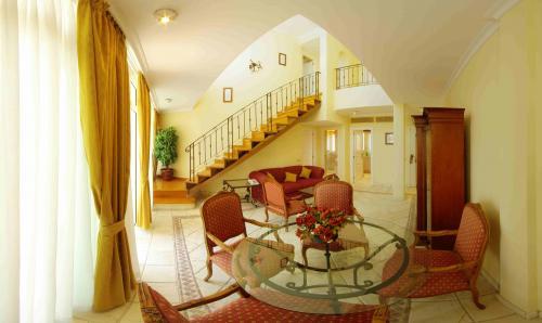 Aparthotel Flamingo Suites