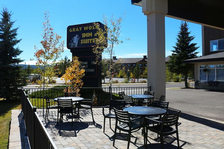 Hotel Gray Wolf Inn And Suites