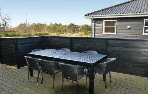 Three-bedroom Holiday Home Bl�vand With A Fireplace 09