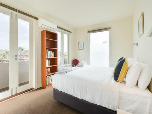 Boutique Stays - Maple On Kent, Glen Iris Townhouse