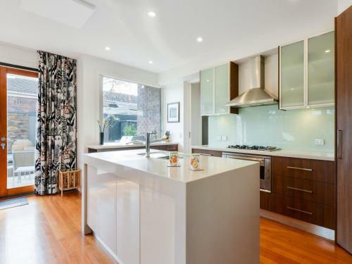 Boutique Stays - Maple On Kent, Glen Iris Townhouse