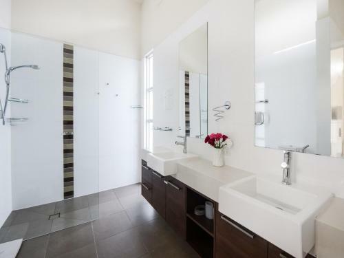 Boutique Stays - Maple On Kent, Glen Iris Townhouse