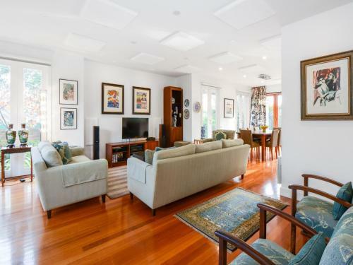 Boutique Stays - Maple On Kent, Glen Iris Townhouse