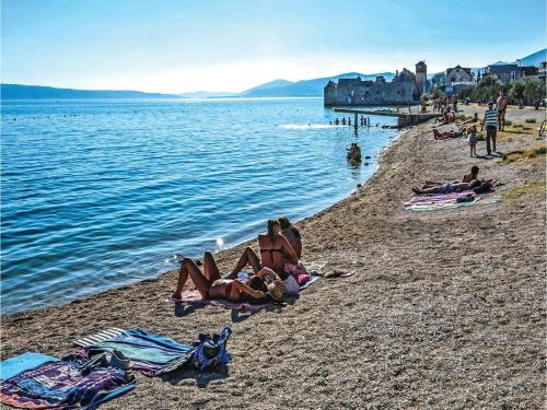 Three-bedroom Apartment In Kastel Gomilica