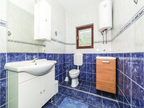 Three-bedroom Apartment In Kastel Gomilica