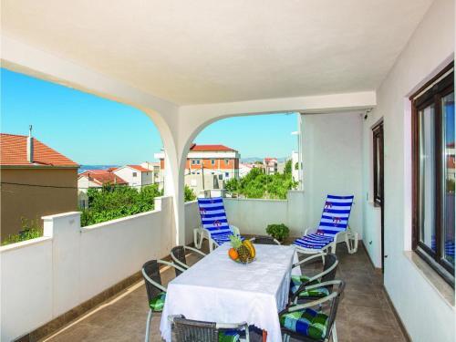 Three-bedroom Apartment In Kastel Gomilica