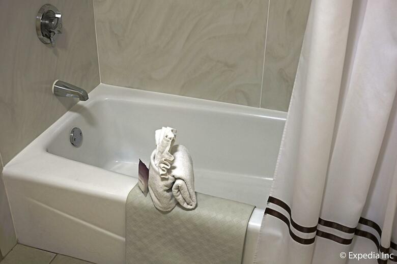 Hotel Camelot Inn And Suites