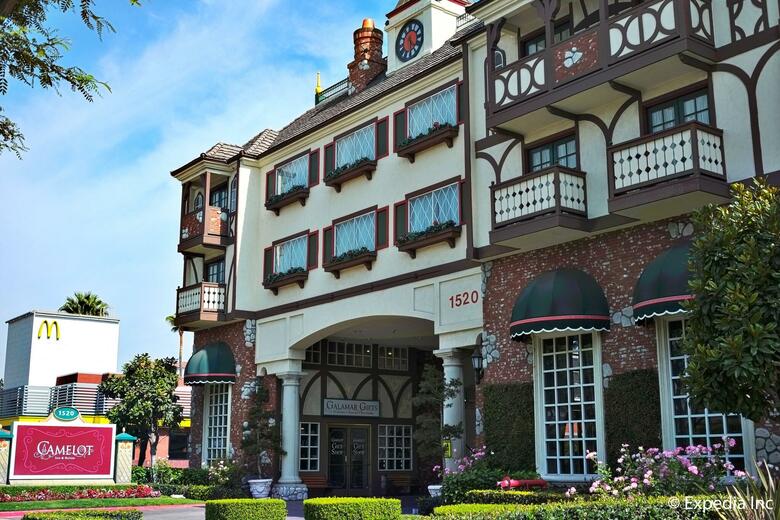 Hotel Camelot Inn And Suites