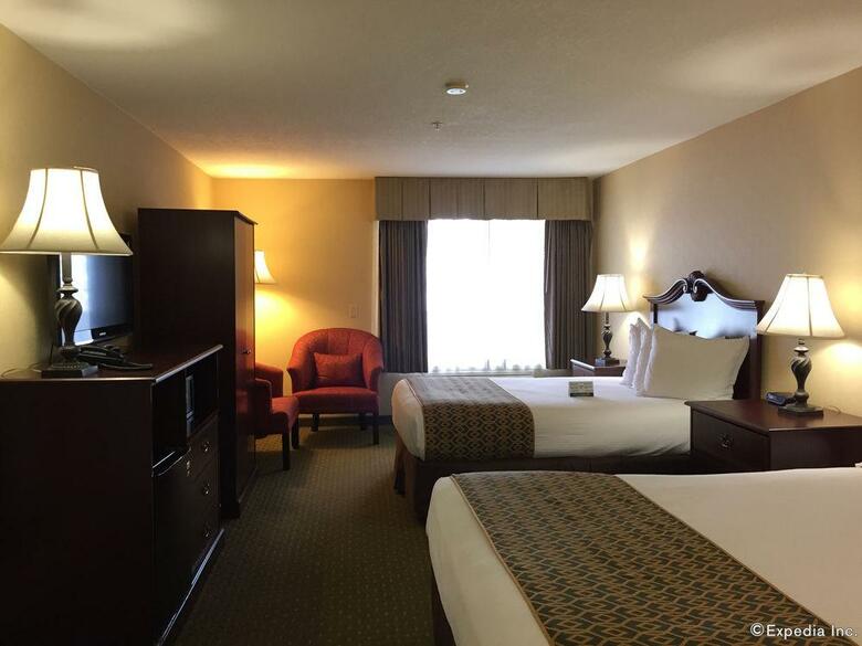 Hotel Camelot Inn And Suites