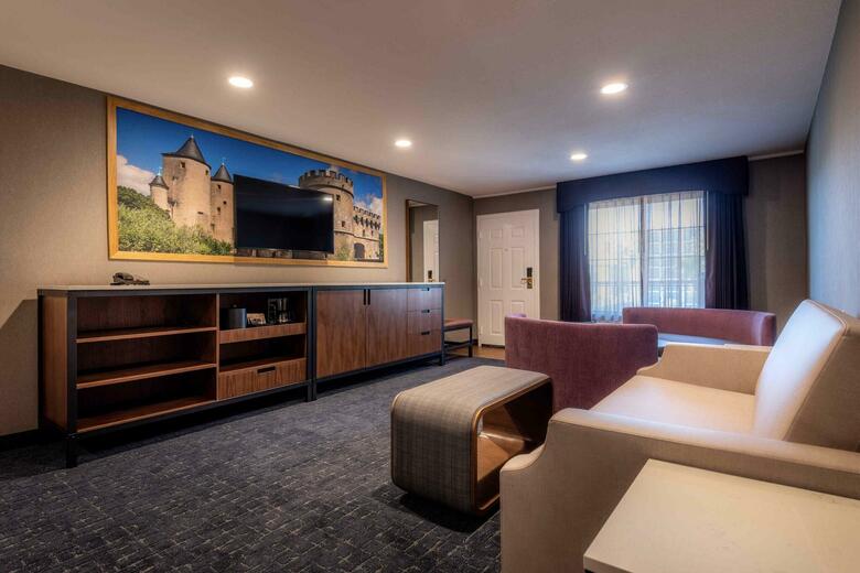 Hotel Camelot Inn And Suites