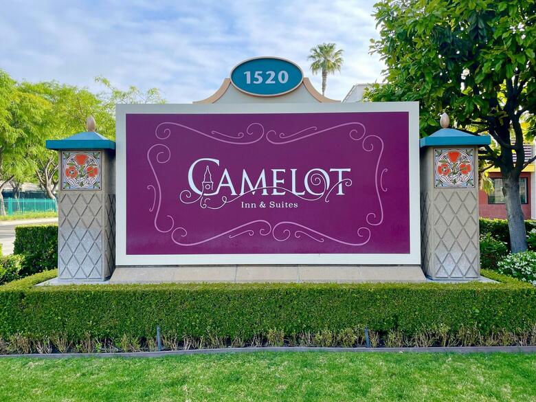 Hotel Camelot Inn And Suites