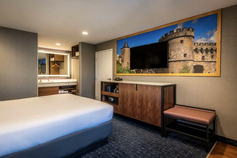 Hotel Camelot Inn And Suites