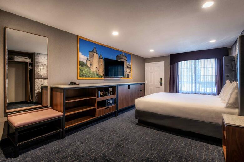 Hotel Camelot Inn And Suites
