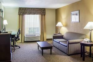 Hotel Quality Inn & Suites Airpark East