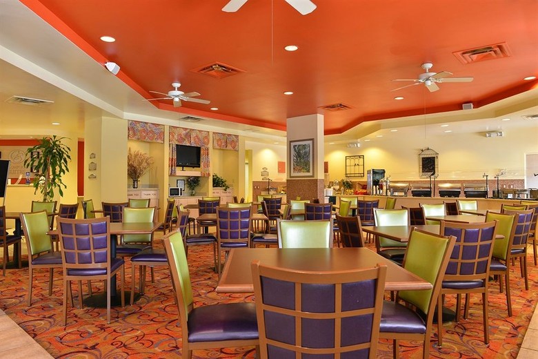 Hotel Comfort Suites Maingate East