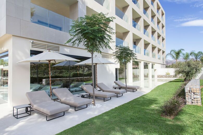 Hotel The Oasis By Don Carlos Resort