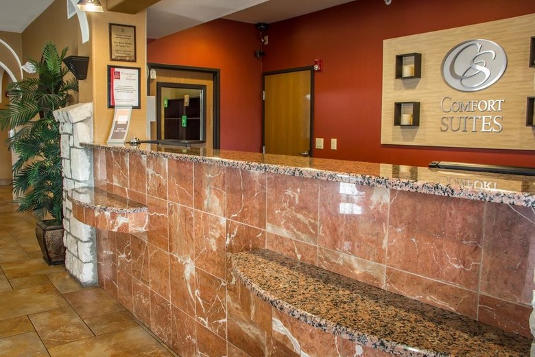 Hotel Comfort Suites Near Seaworld