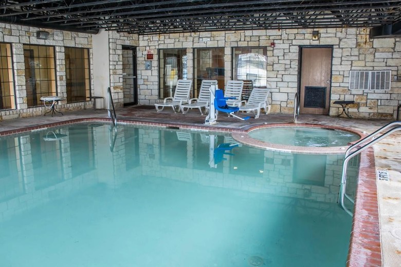 Hotel Comfort Suites Near Seaworld