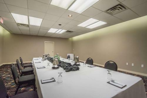 Hotel Quality Inn West Harvest