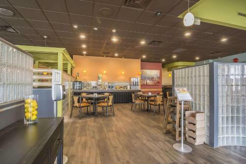 Hotel Quality Inn West Harvest