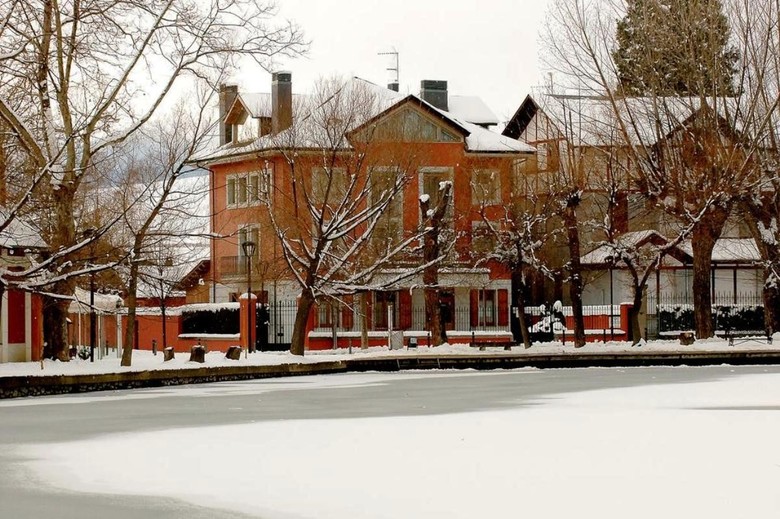 Apartamentos La Torreta Del Llac