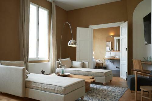 Alte Apotheke Hotel Und Cafe