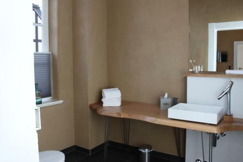 Alte Apotheke Hotel Und Cafe