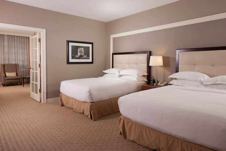 Hilton Indianapolis Hotel & Suites