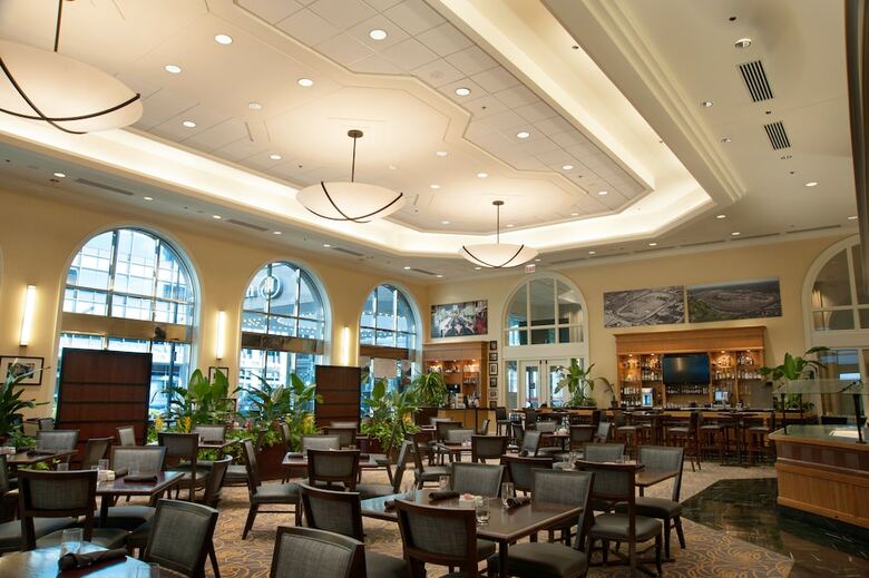 Hilton Indianapolis Hotel & Suites