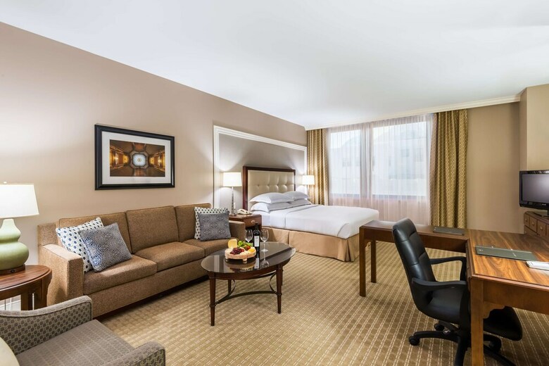 Hilton Indianapolis Hotel & Suites