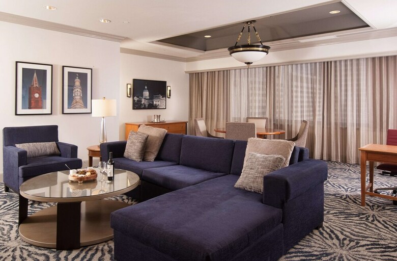 Hilton Indianapolis Hotel & Suites