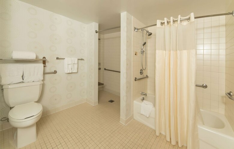 Hilton Indianapolis Hotel & Suites