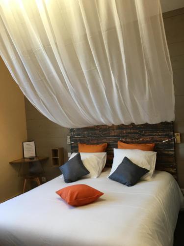 Hotel H�tel L'ostr�i