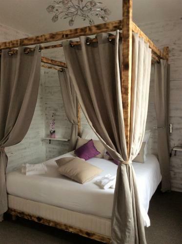 Hotel H�tel L'ostr�i