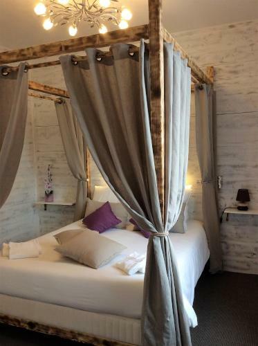 Hotel H�tel L'ostr�i