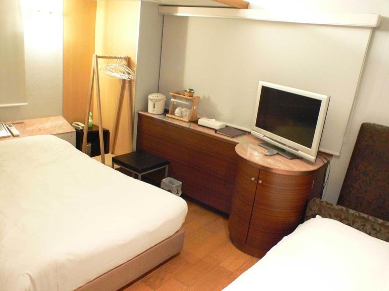 City Hotel N.u.t.s.