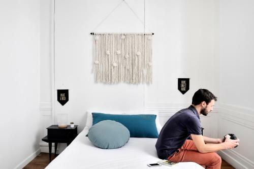 Away Hostel & Coffee Shop