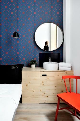 Away Hostel & Coffee Shop
