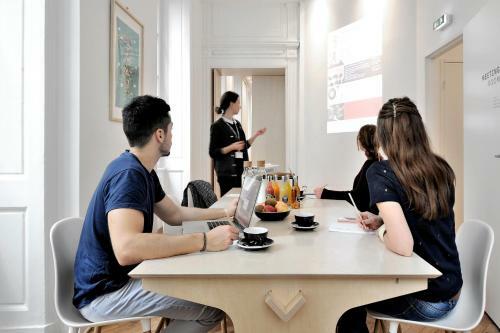 Away Hostel & Coffee Shop