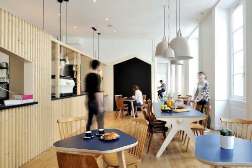 Away Hostel & Coffee Shop
