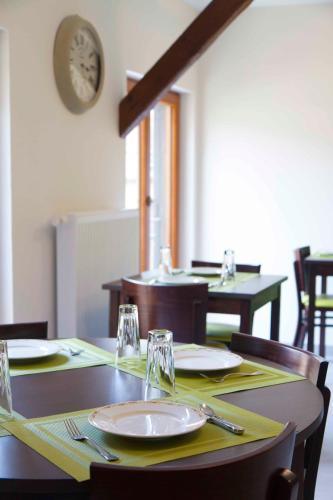 Bed & Breakfast La Griffe � Foin Au Restaurant Raisin D'or