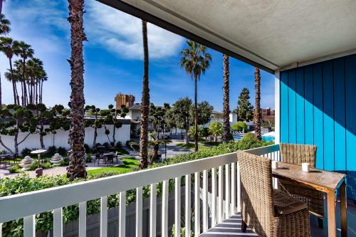 Anaheim Plaza Hotel And Suites