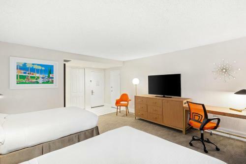 Anaheim Plaza Hotel And Suites