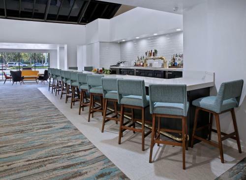 Anaheim Plaza Hotel And Suites