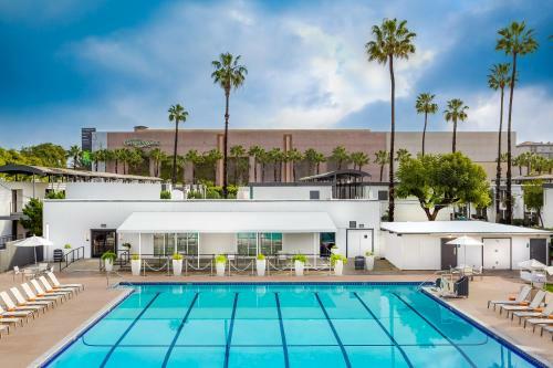 Anaheim Plaza Hotel And Suites