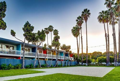 Anaheim Plaza Hotel And Suites