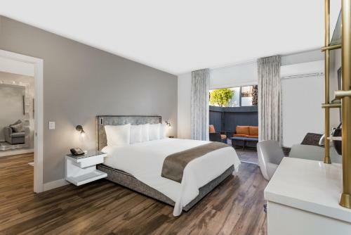 Anaheim Plaza Hotel And Suites