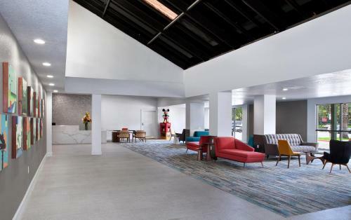 Anaheim Plaza Hotel And Suites