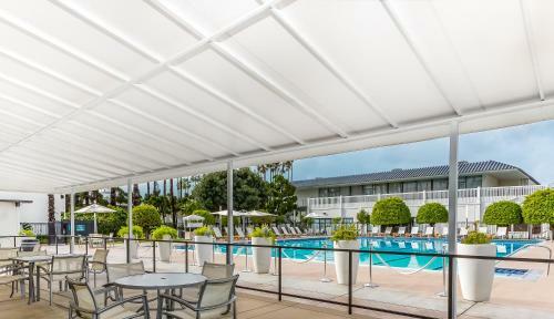 Anaheim Plaza Hotel And Suites
